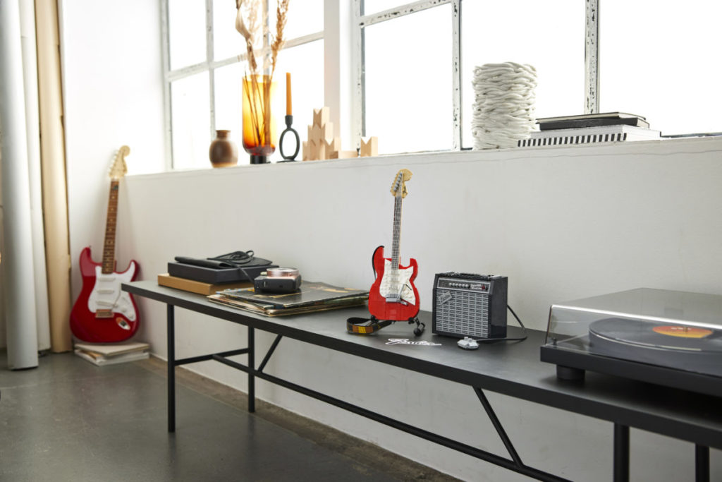 LEGO Ideas 21329 Fender Stratocaster 24 1024x683