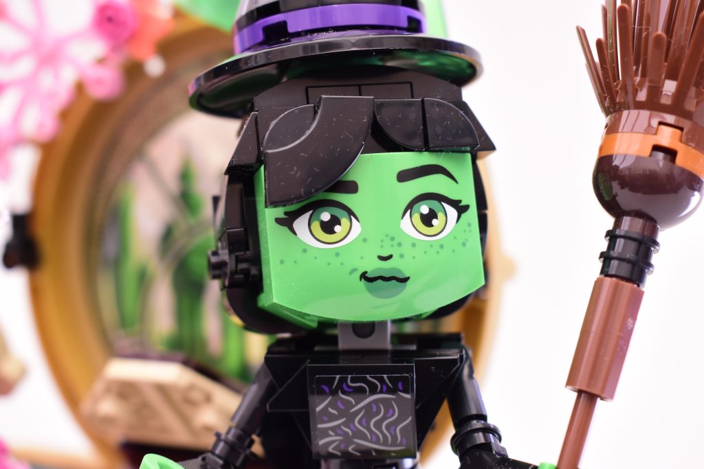 LEGO Wicked 75682 Elphaba Glinda Figures review 14 1024x683
