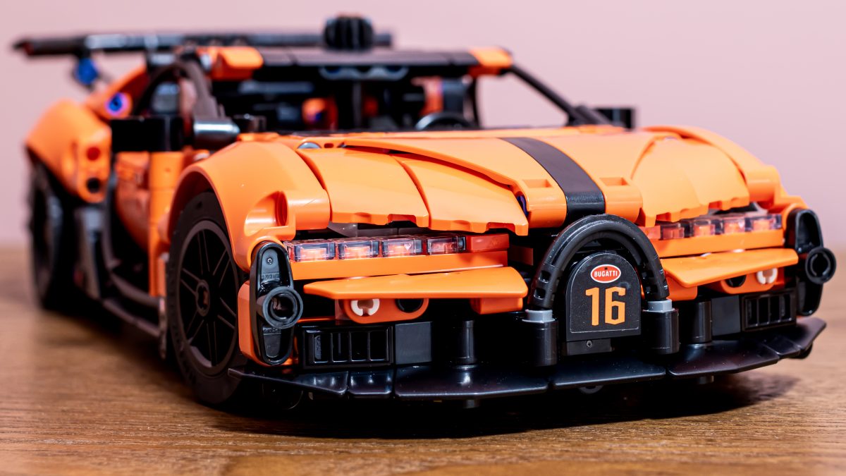 LEGO Technic 42222 Bugatti Chiron Pur Sport Hypercar 1 1200x675
