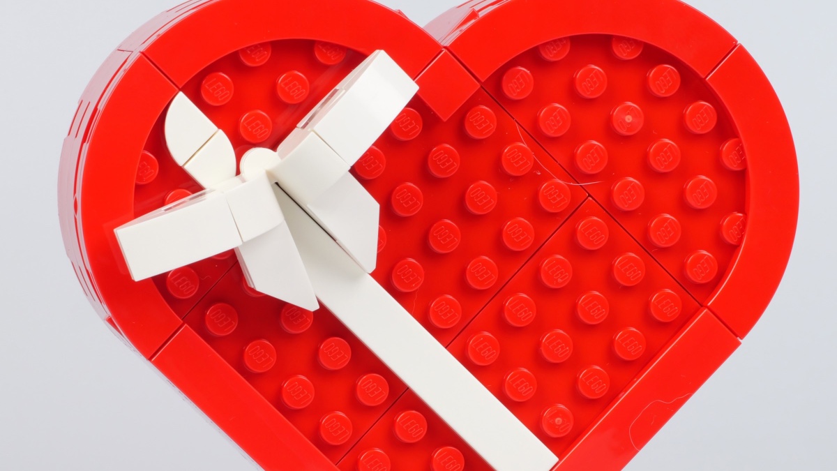 First look at LEGO 40759 Valentine’s Day Box