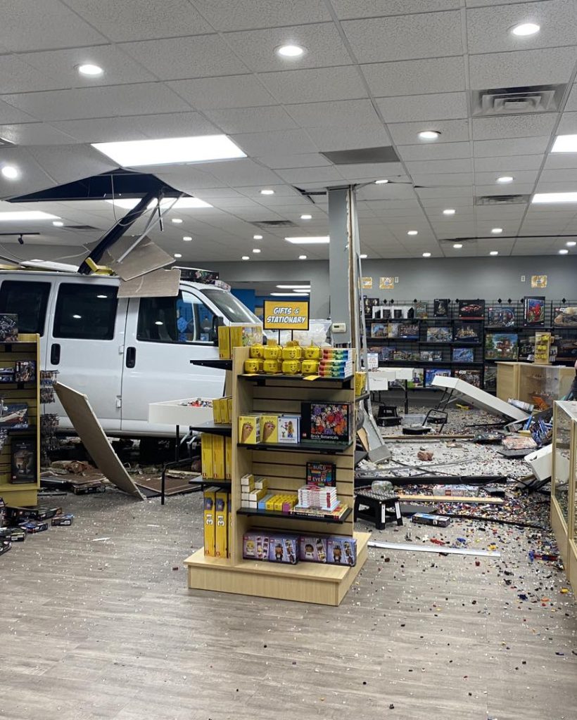 Bricks and minifigs damaged store facebook 3 820x1024