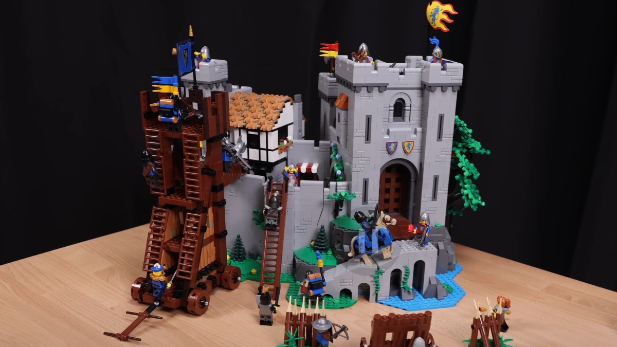 Closer look at LEGO BrickLink Series 4 Siege Encampment combined
