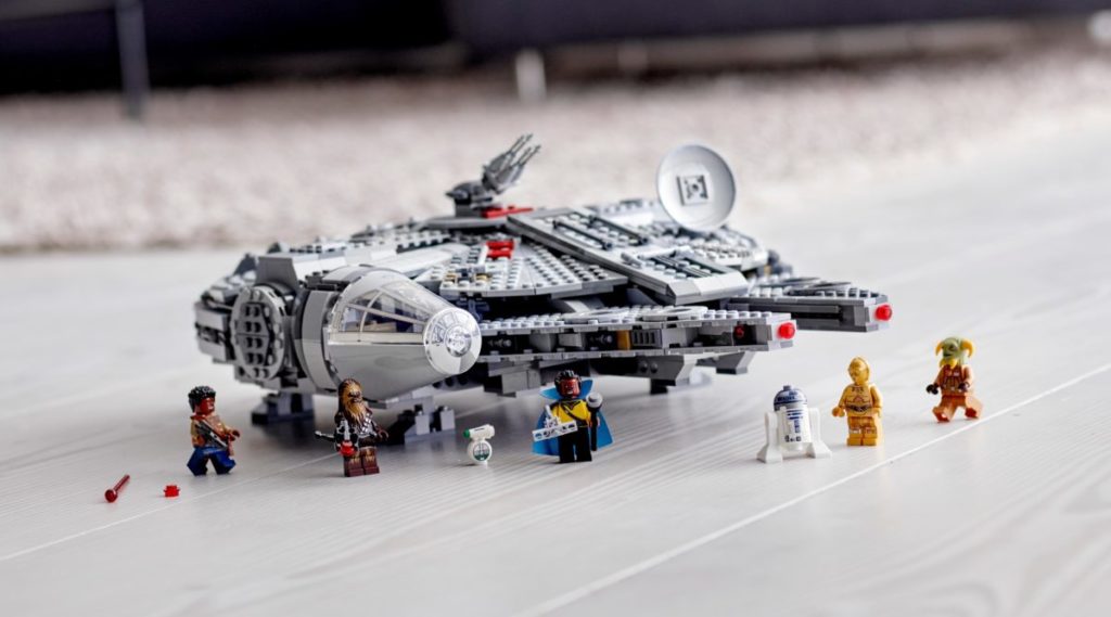 LEGO Star Wars 75257 Millennium Falcon 1 1024x569