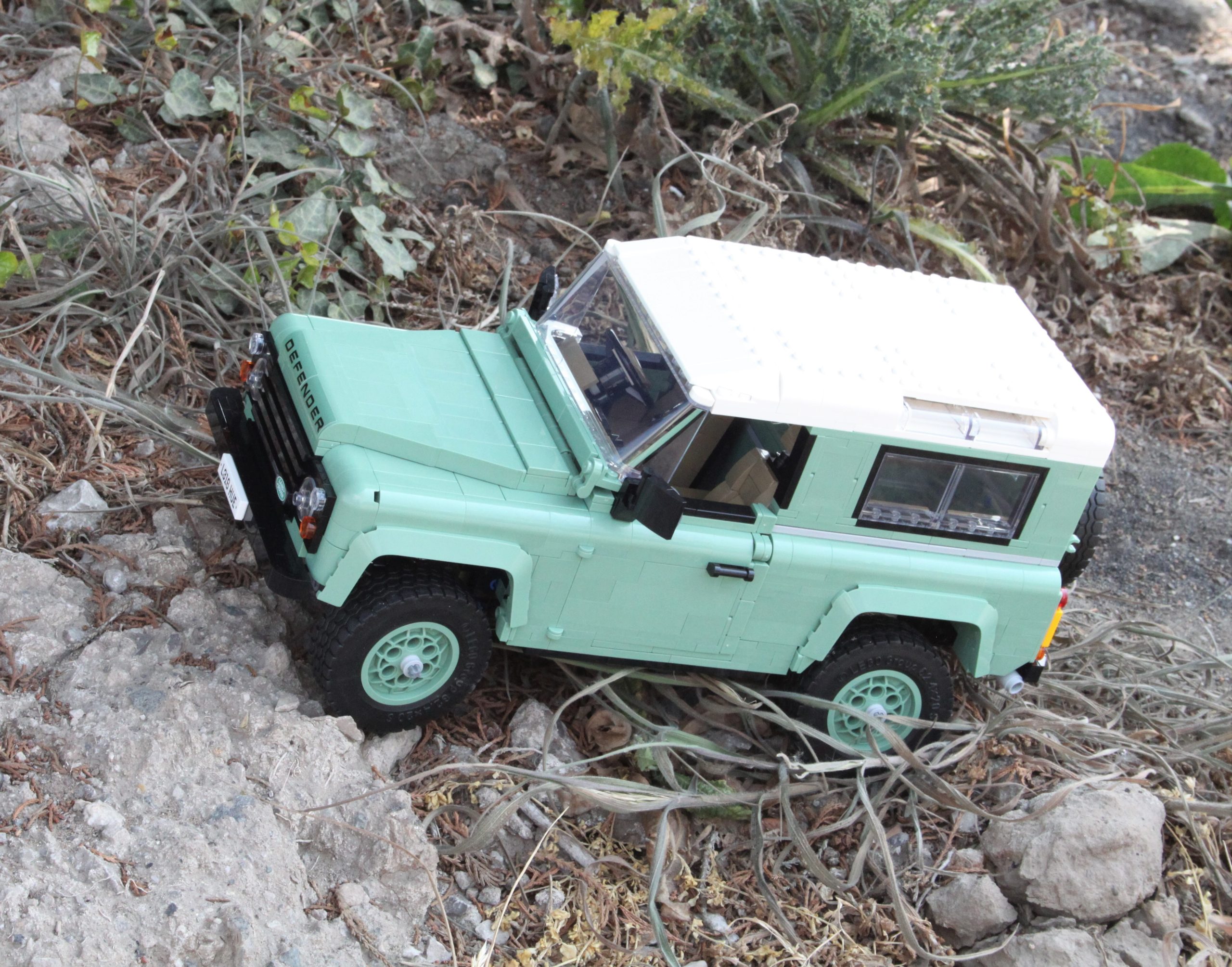 LEGO ICONS 10317 LAND ROVER CLASSIC DEFENDER 90 review outside 32 scaled