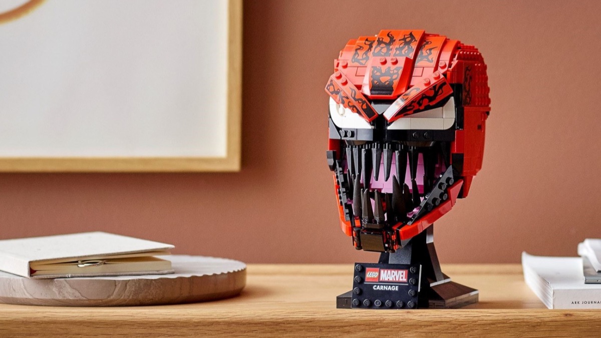 Two new LEGO Marvel or DC helmets rumoured for 2023