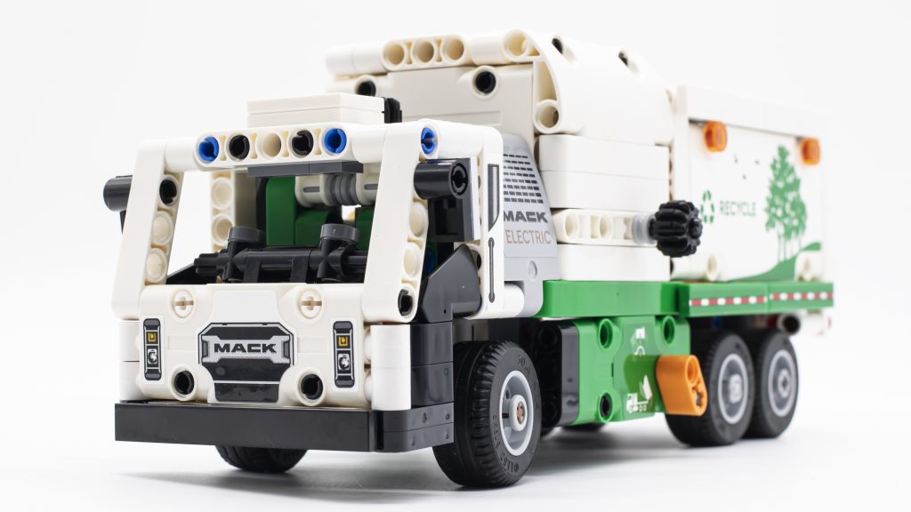 LEGO Technic 42167 Mack LR Electric Garbage Truck 3 1 1024x576