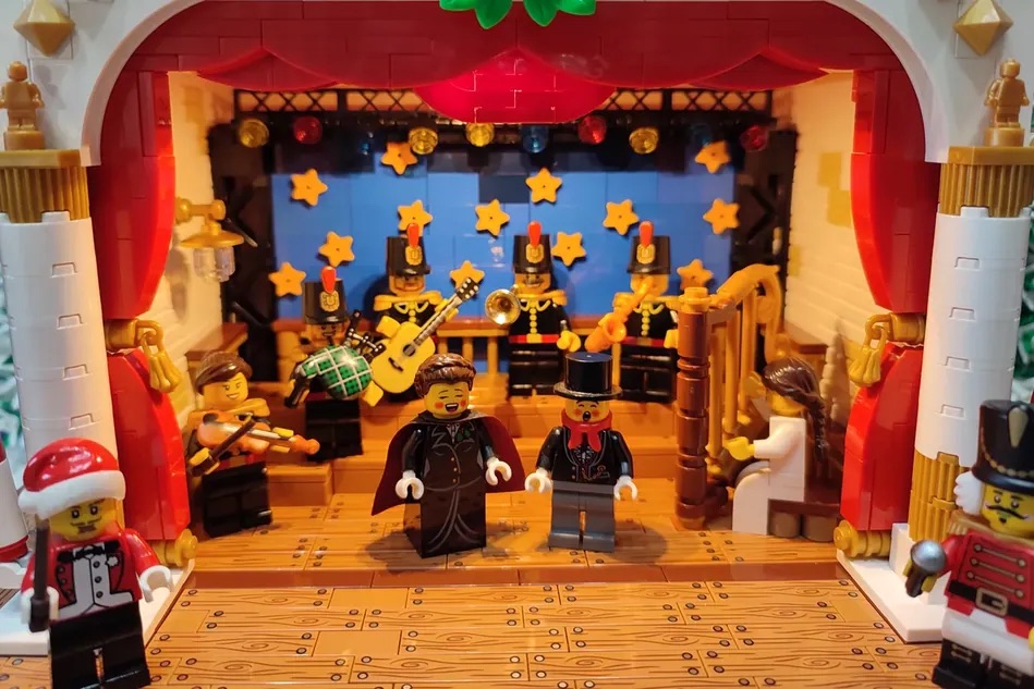 LEGO Ideas Christmas Theater 8