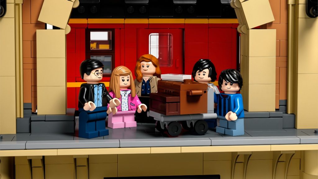 LEGO Harry Potter 76405 Hogwarts Express Collectors Edition group shot movie 8 featured 1024x576