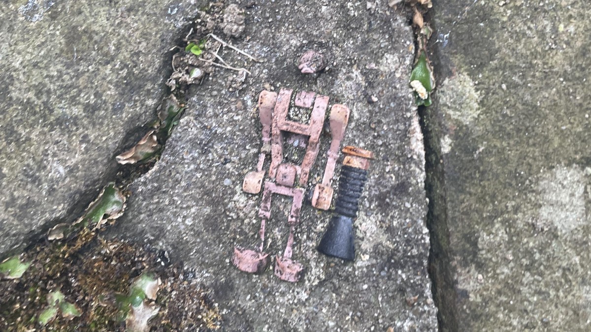 LEGO Star Wars Battle Droids can survive over a decade in stone