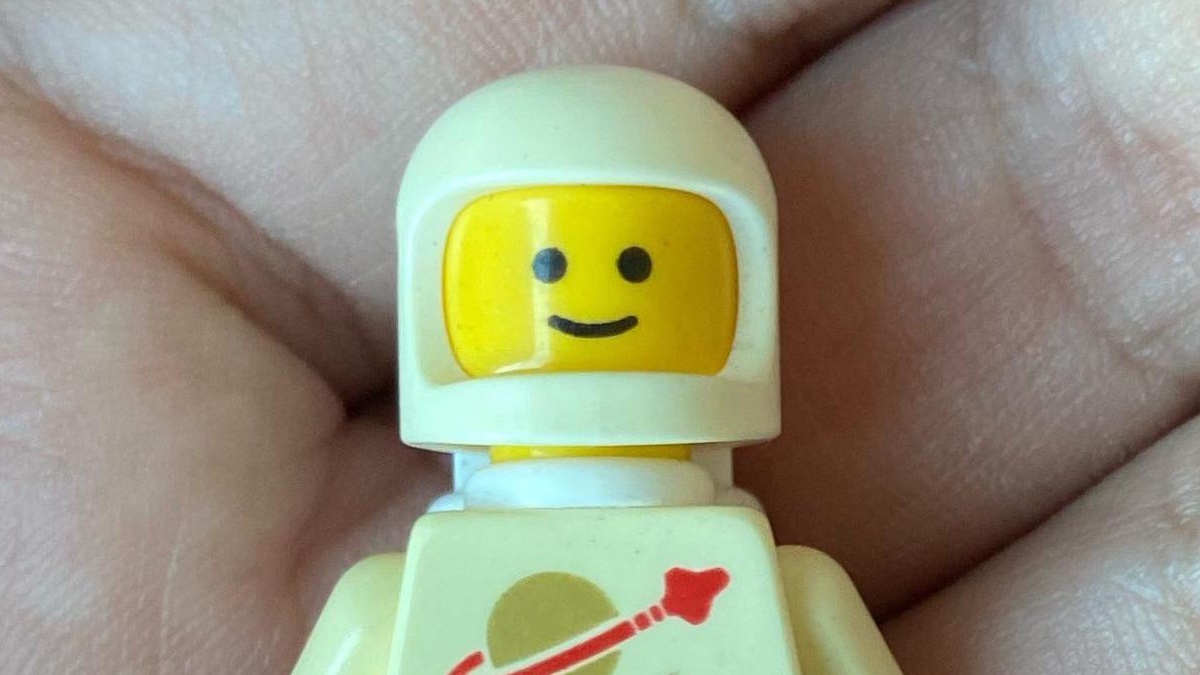 You probably don’t own this colour of LEGO Classic Space astronaut