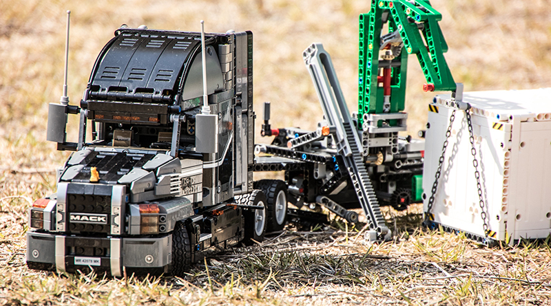 Brick Pic of the Day: Hard at work