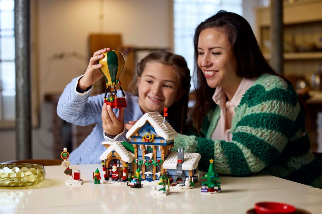 LEGO Winter Village 10339 Santas Post Office 21 1024x683