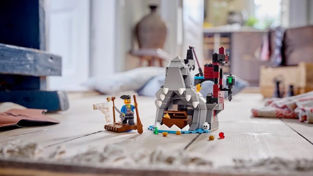 LEGO 40597 Scary Pirate Island featured 1024x576
