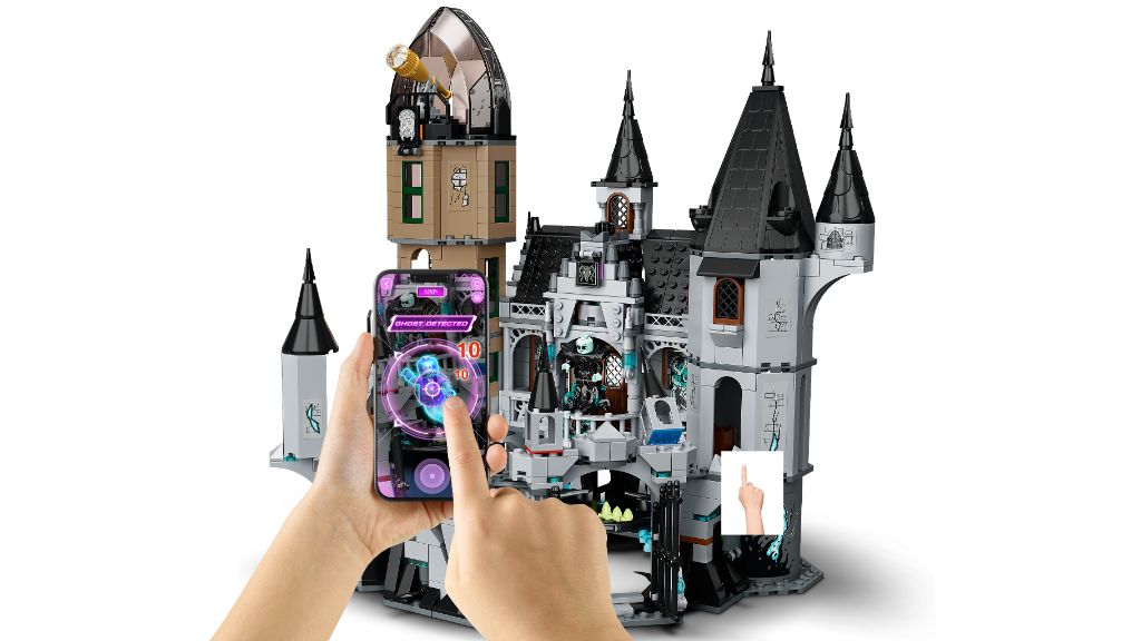 LEGO Hidden Side 70437 Castle of Mystery 10