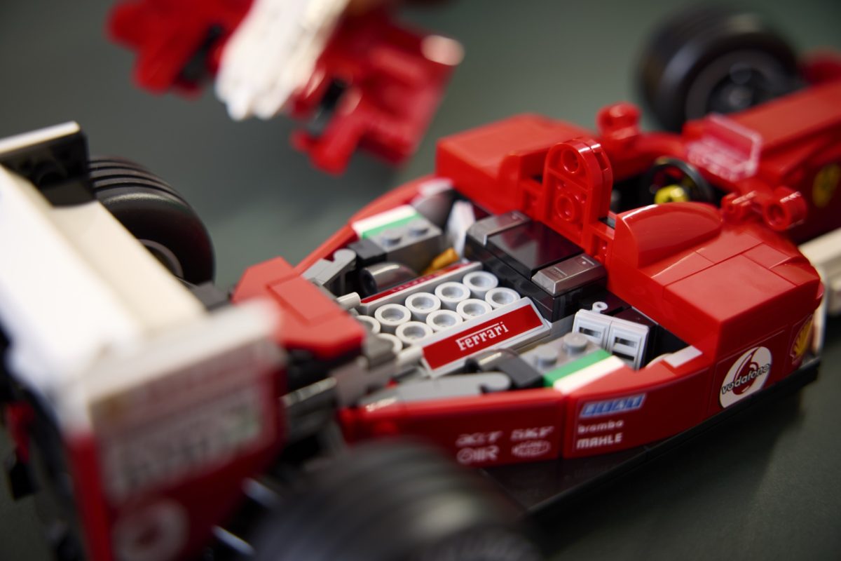 LEGO Icons 11375 Ferrari F2004 Michael Schumacher 11 1200x800