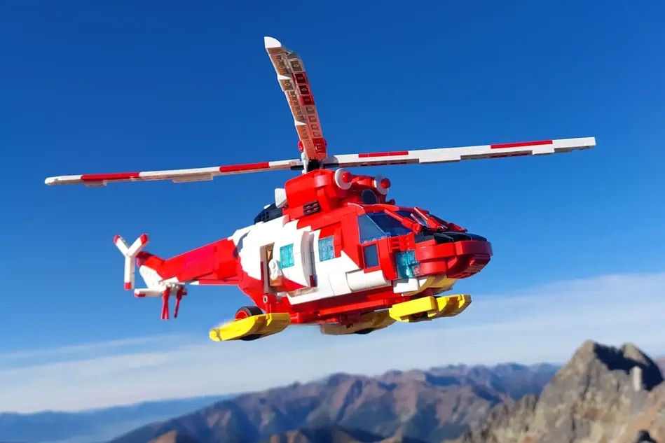 LEGO Ideas Polish Falcon Resque Service 9