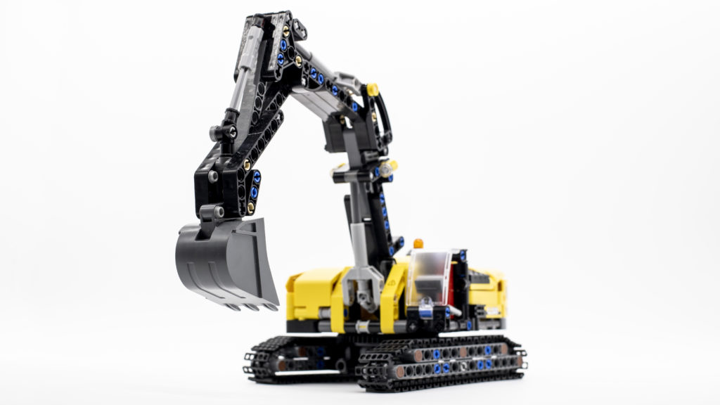 LEGO Technic 42121 Heavy Duty Excavator 19