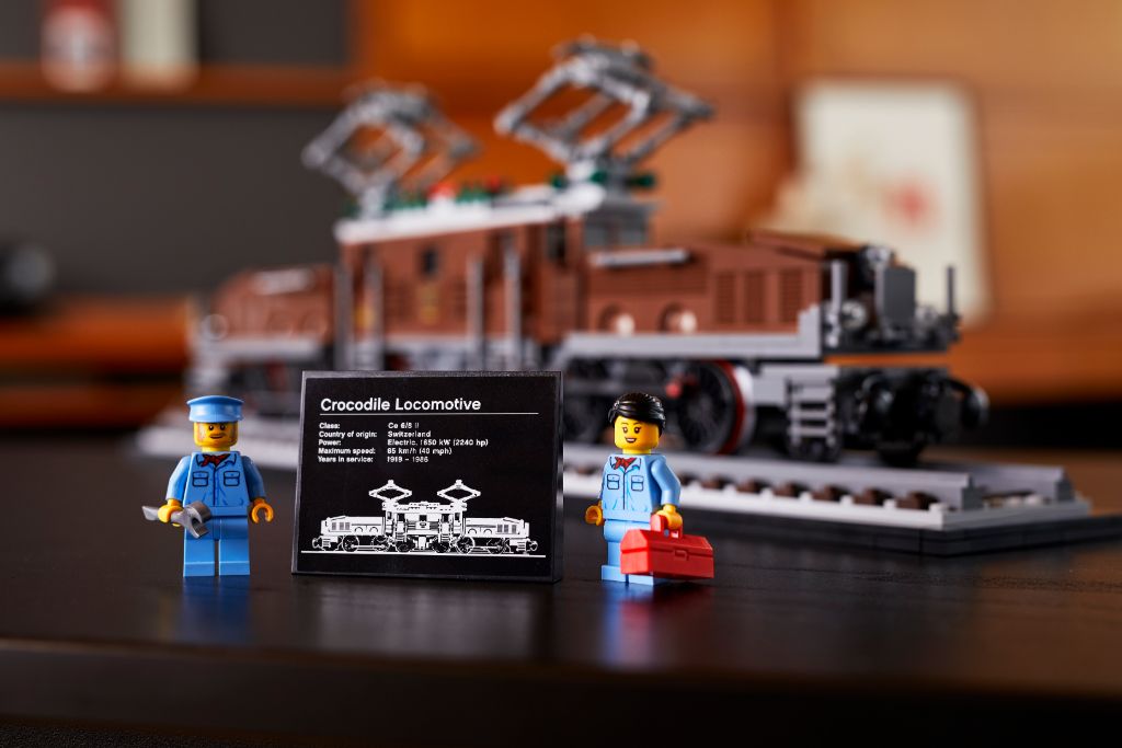 LEGO 10277 Crocodile Locomotive 38