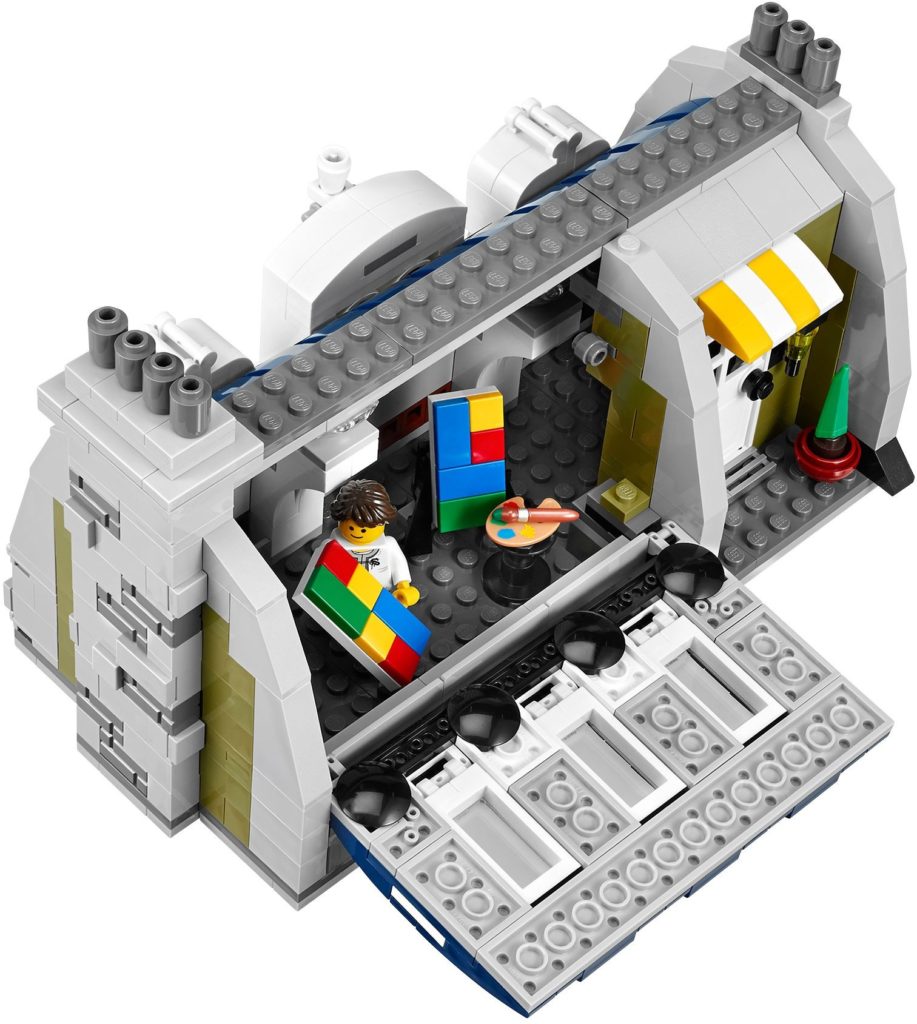LEGO Creator Expert 10243 Parisian Restaurant artist