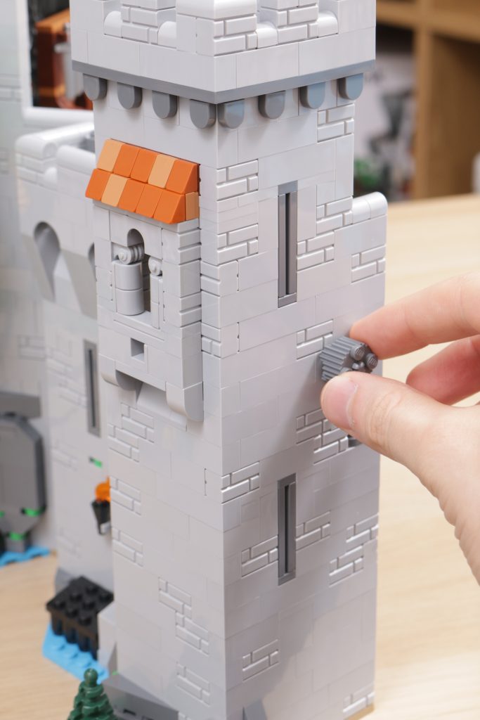 LEGO ICONS 10305 Lion Knights Castle review 60 683x1024