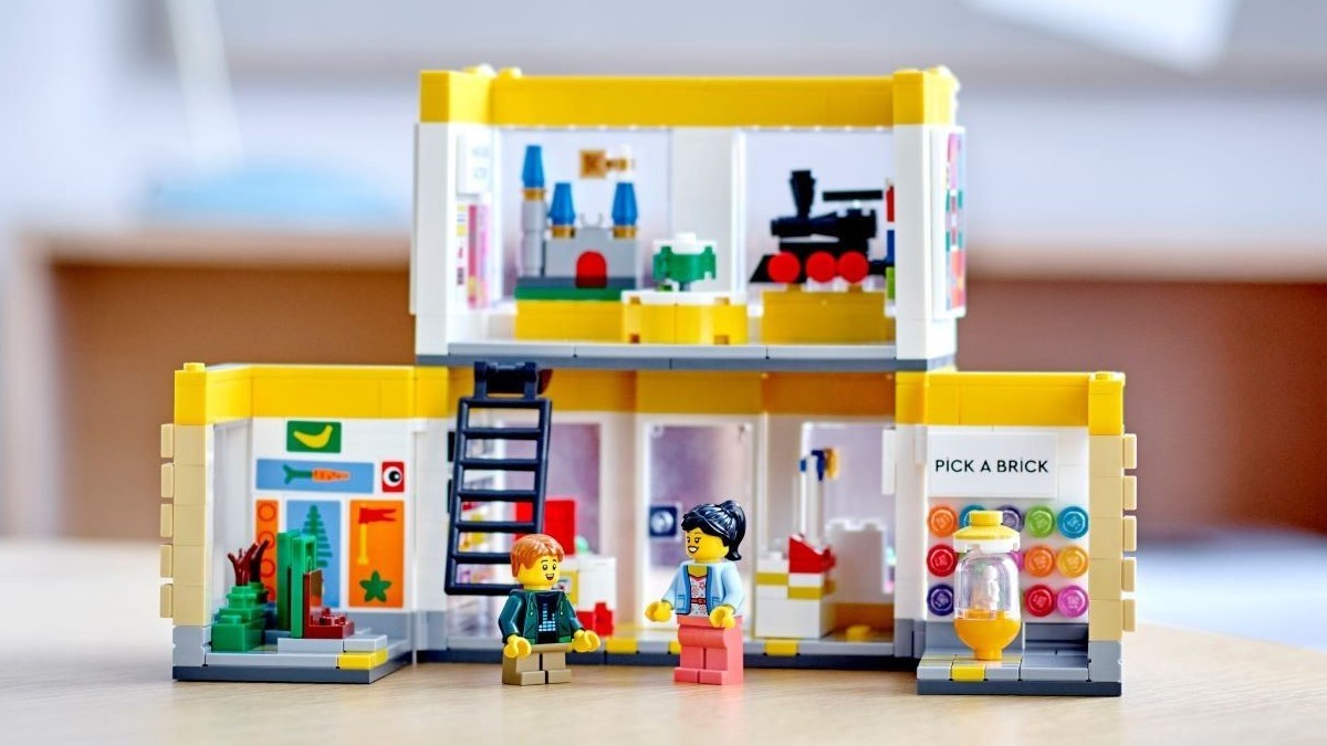 Five meta references we spotted in 40574 LEGO Brand Store