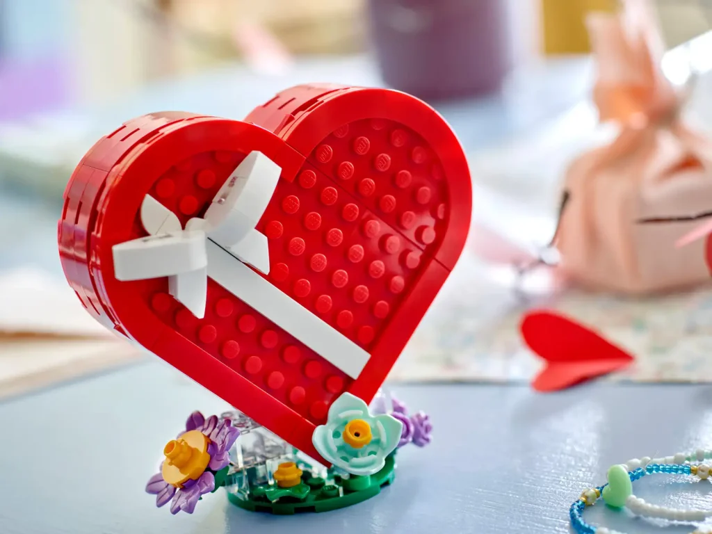 LEGO 40759 Celebration Series Valentines Box Lifestyle envr 2 en gb 1024x768