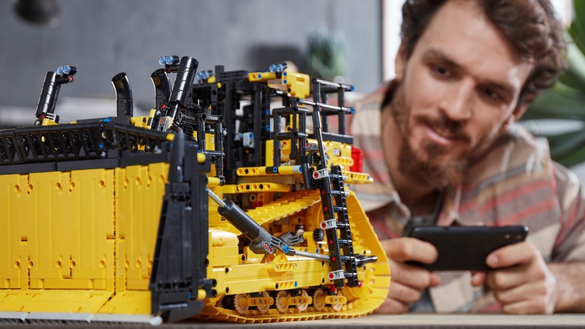 LEGO Technic 42131 App-Controlled Cat D11 Bulldozer in stock with huge Zavvi discount