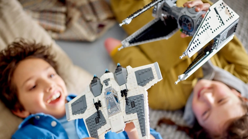 LEGO Star Wars 75348 Mandalorian Fang Fighter vs. TIE Interceptor featured 1024x576