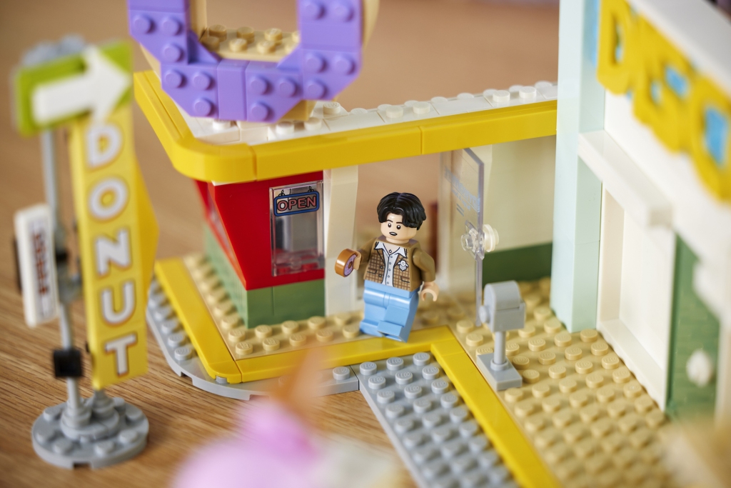 LEGO Ideas 21339 BTS Dynamite 19 1024x683