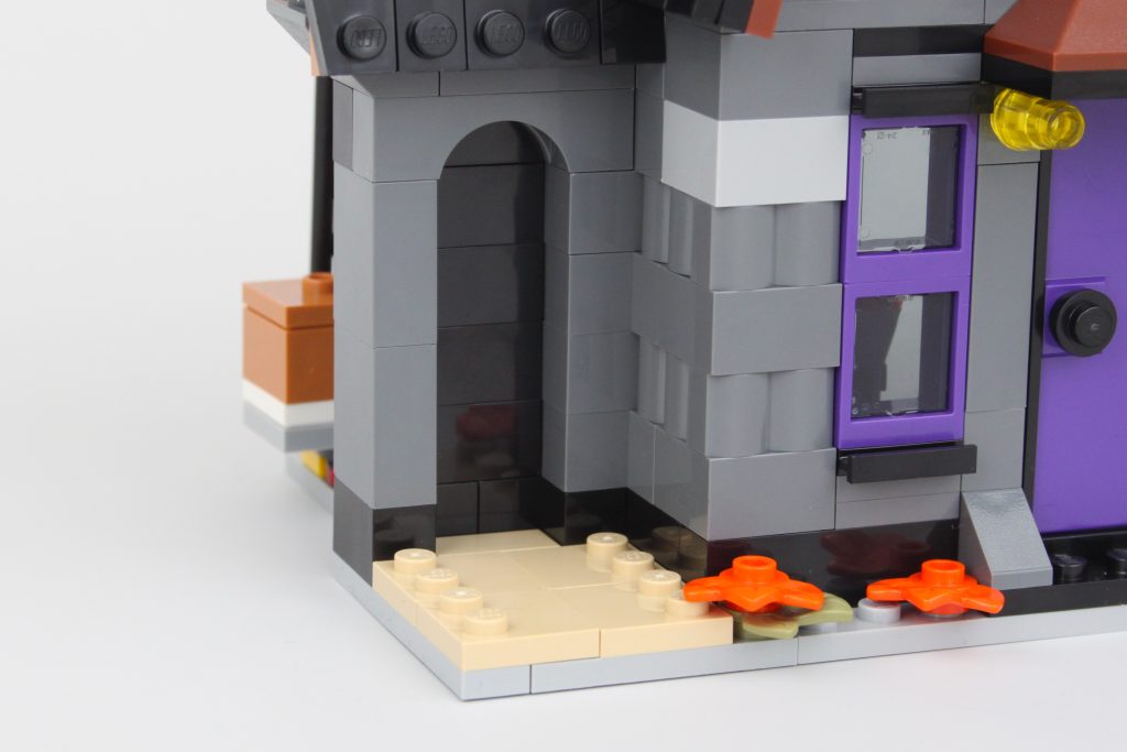 lego despicable me 4 75583 Minions And Grus Family Mansion review 32 1024x683
