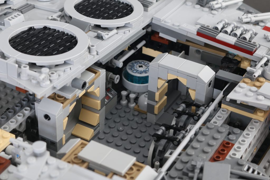 LEGO Star Wars 75192 UCS Ultimate Collectors Series Millennium Falcon review 43 1024x683