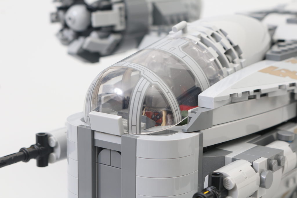 LEGO Star Wars 75292 The Mandalorian Bounty Hunter Transport The Razor Crest review 9