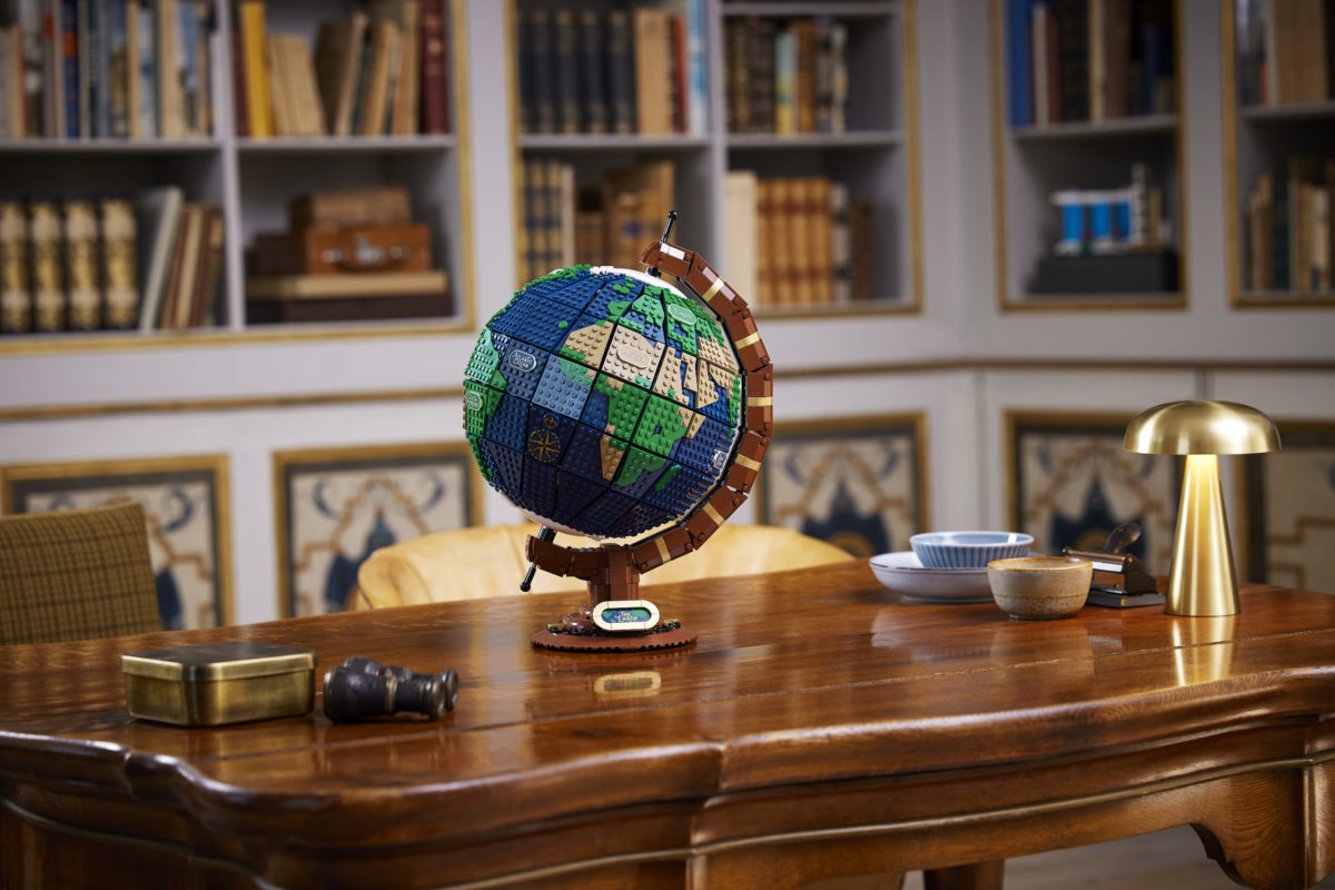 LEGO Ideas 21332 The Globe 17