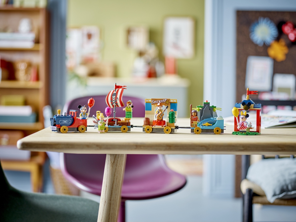 LEGO Disney 43212 Disney Celebration Train 5 1024x767