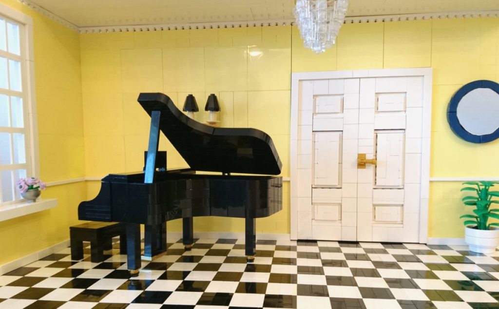 Brick Pic of the Day: Grand Piano