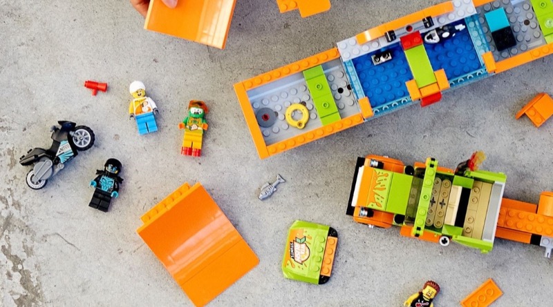 This new LEGO CITY set offers a lesson in building clown shoes