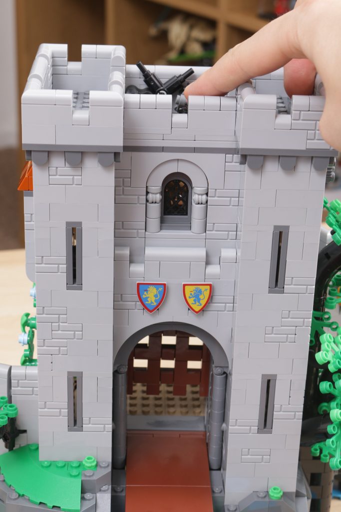 LEGO ICONS 10305 Lion Knights Castle review 65 683x1024