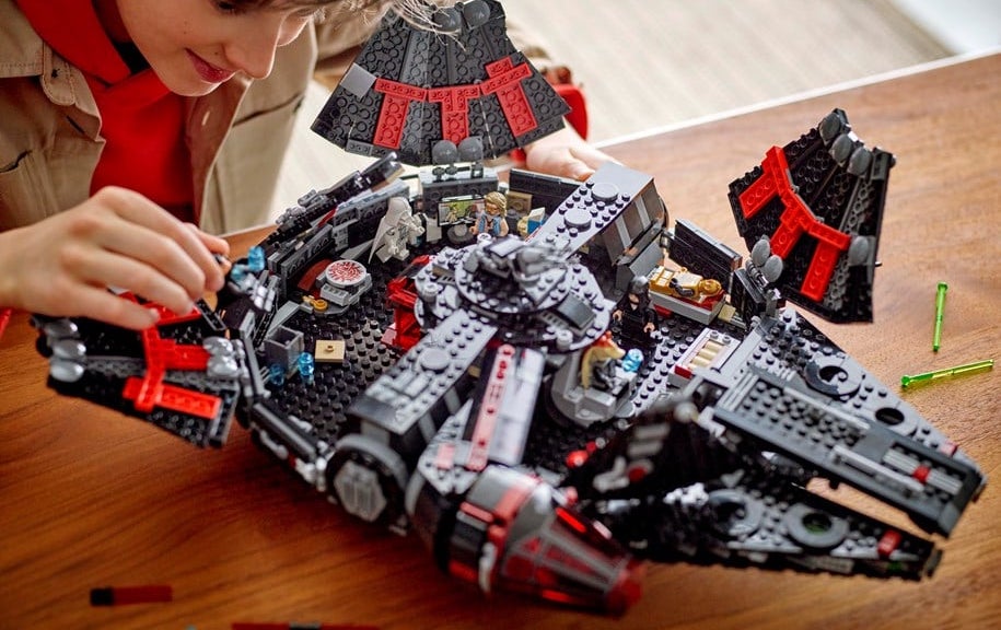 LEGO Star Wars 75389 The Dark Falcon 17