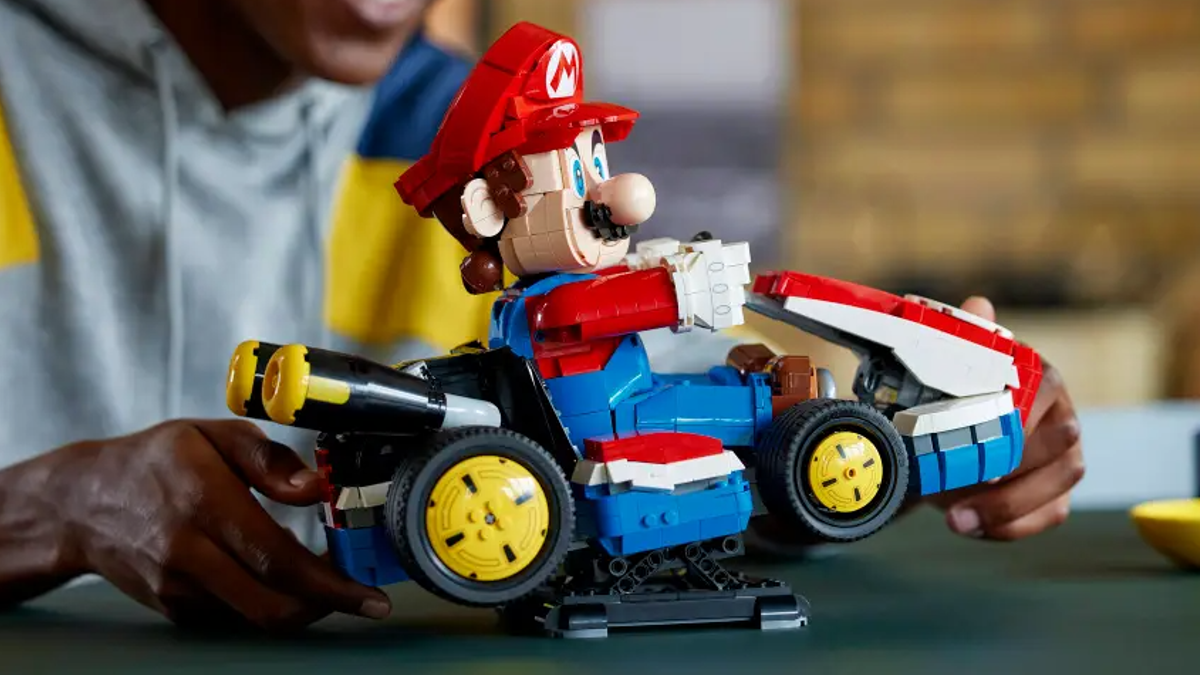 LEGO Super Mario Kart’s special stand could benefit other builds