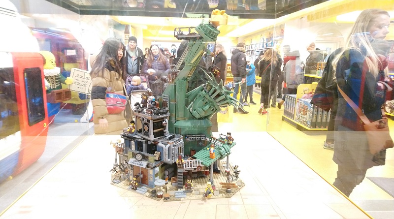 The LEGO Movie 2 70840 Welcome to Apocalypseburg! signing events at LEGO Stores in London and Paris