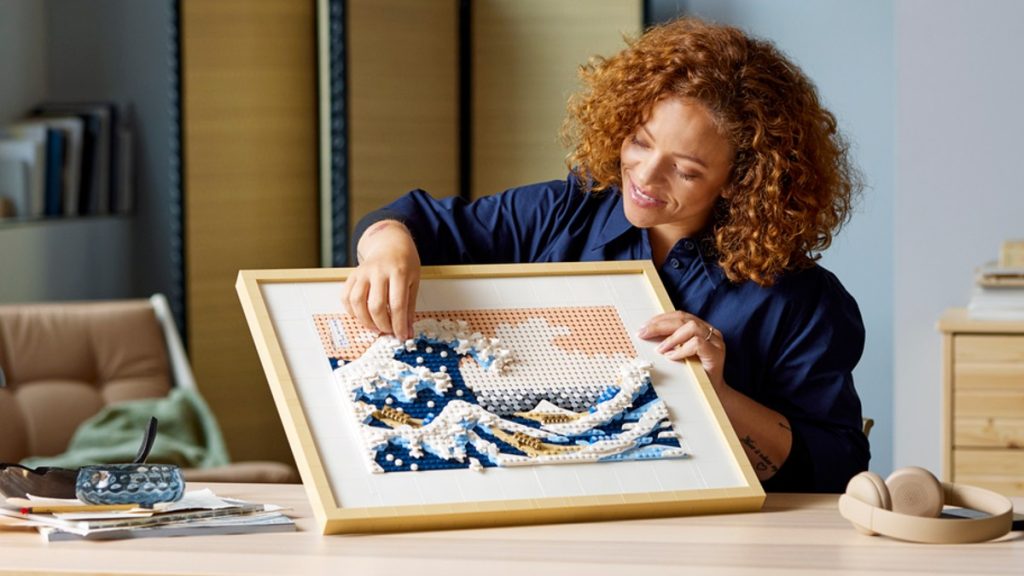 LEGO Art 31208 Hokusai The Great Wave lifestyle 2 featured 1024x576