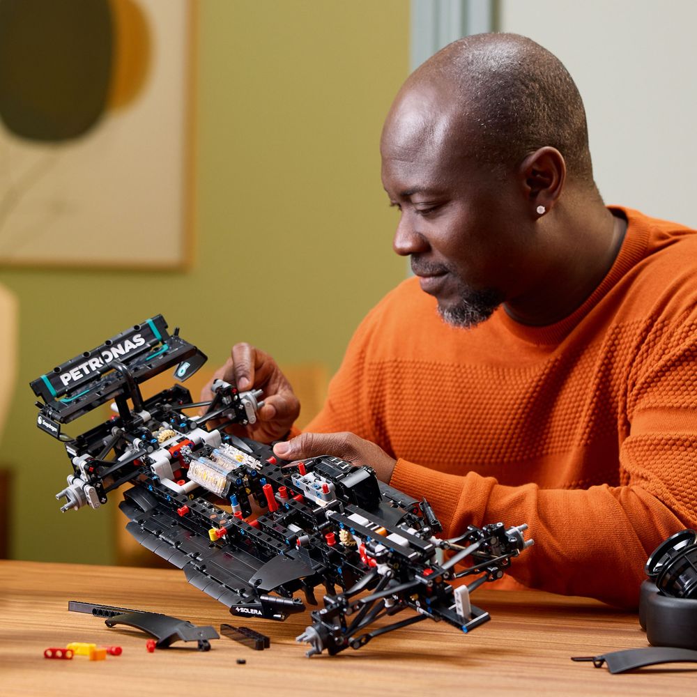 LEGO Technic 42171 Mercedes AMG F1 W14 E Performance 05