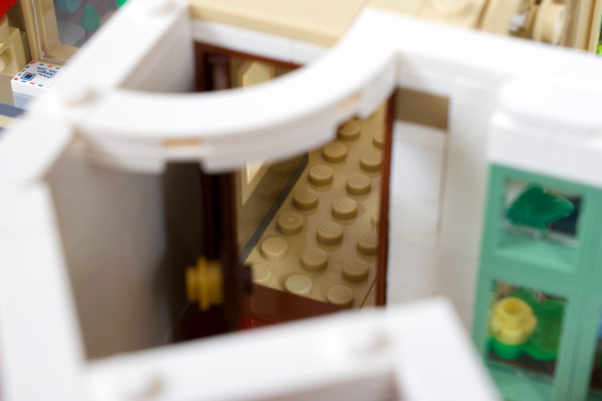 LEGO Icons 11371 Shopping Street review 38 1200x800