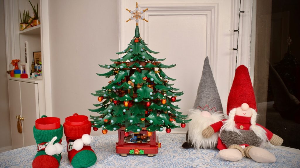 LEGO 41843 Family Christmas Tree review title 2 1024x576