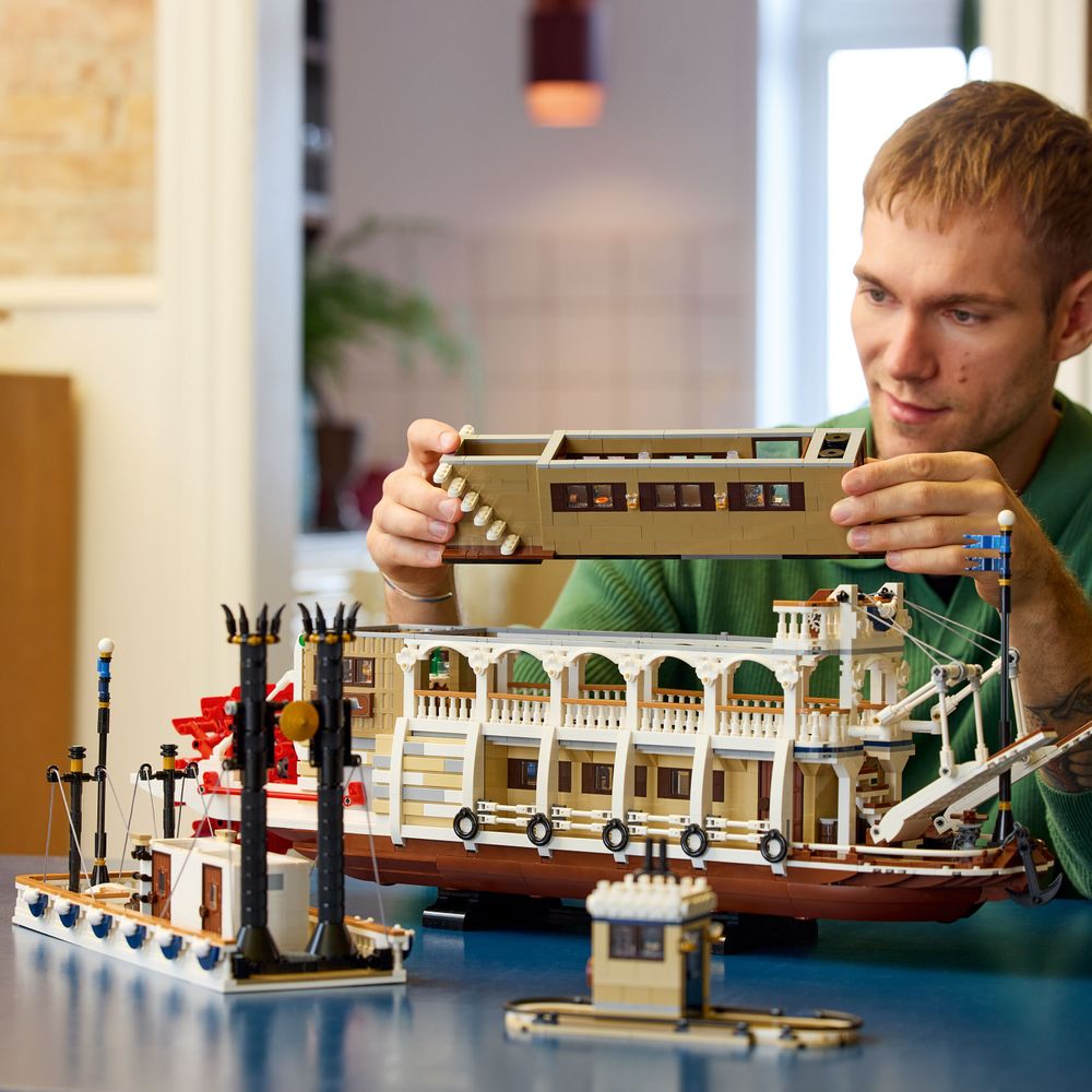 LEGO Ideas 21356 River Steamboat 1