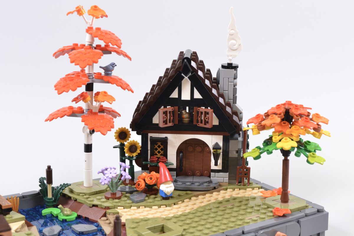 LEGO Icons 11372 Autumn Cottage Garden 17 1200x800