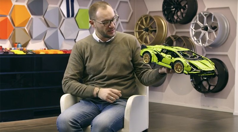 LEGO Technic 42115 Lamborghini Sián FKP 37 videocasts to enhance the build experience