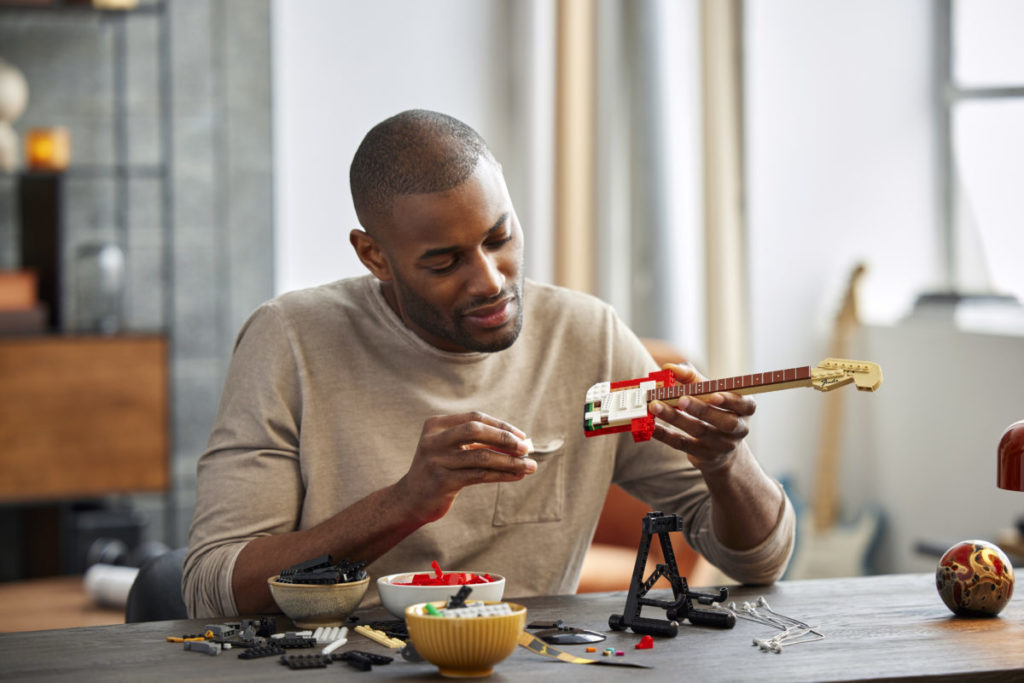 LEGO Ideas 21329 Fender Stratocaster 23 1024x683