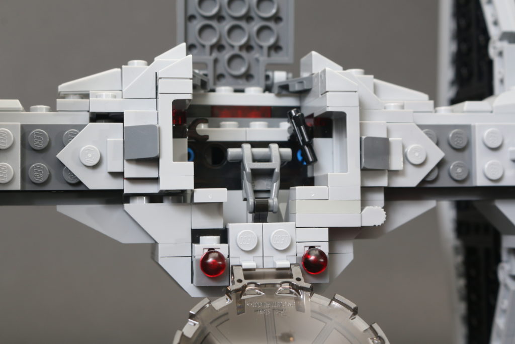 Build a LEGO Mandalorian Outland folding TIE Fighter 25