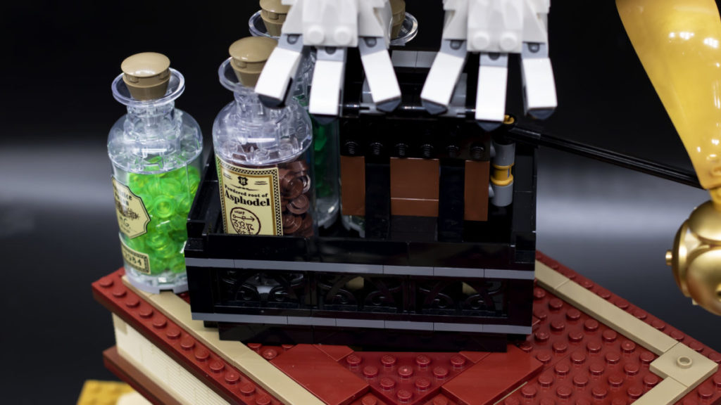 LEGO Harry Potter 76391 Hogwarts Icons Collectors Edition 16 1 1024x576